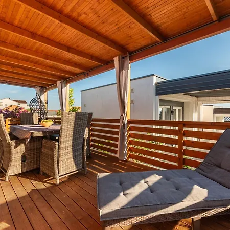 Kemp Mobile House Seashell